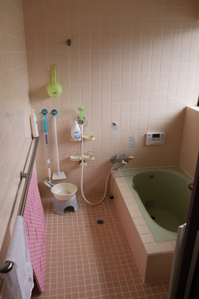 イタヤリフォームの事例紹介｜ご両親がゆったり入浴できる浴室に