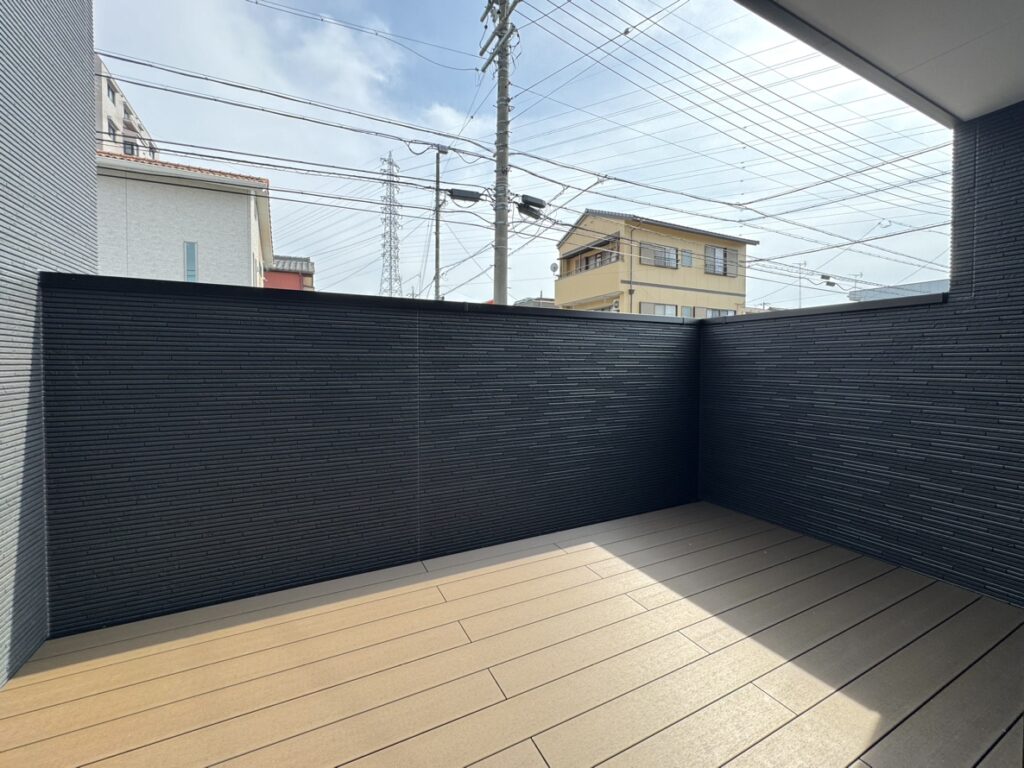 春に向けて、暮らしが豊かになる”ウッドデッキ”増設リフォーム