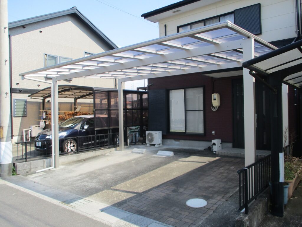 カーポートの役割とは？ 何台分あると安心？